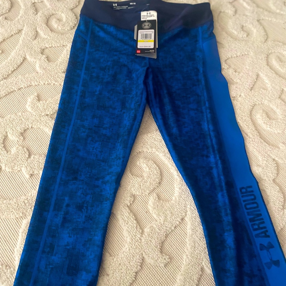 Brand NEW Women’s Medium Under Armour Skinny Capri Yoga Pants